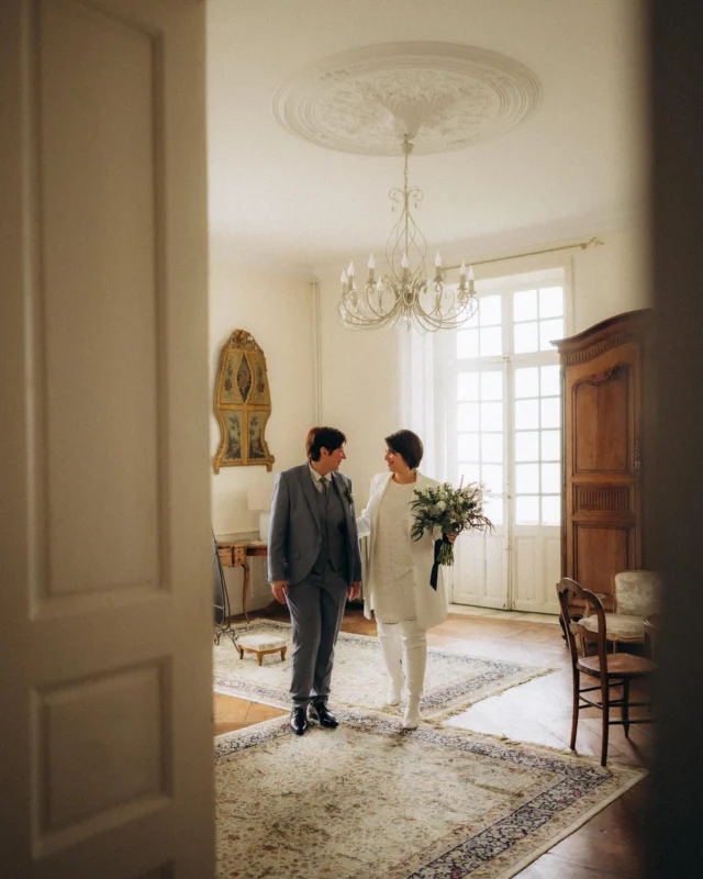 Marine et Séverine 
7 décembre 2024

Ce mariage avait une saveur particulière, un doux mélange entre le rêve et la réalité.
Vous m’avez soufflé votre envie de vivre ces instants à votre image entourées d’amour et de rires, de beauté et de surprises.
Vos cœurs se sont déposés ici et ils ont marqué pour toujours mouillepied et nous.
Un merci si petit face à la grandeur de ma gratitude envers vous. Continuez à vous tenir par la main dans les moments difficiles comme dans la joie, vous êtes merveilleuses! 

Team ❤️
@mistan_photographe 
Second shooter @yourmomentsdiary 
@tom.videaste 
@studio.aloki 
@lbevents_traiteur_la_rochelle 
@mistermae_dj 
@soulex.prod 
@shay_firelight 
@alex_artsthetique 
@patisserieboulestier 
@lefournildelenzo 

#mouillepied #brides #love #amour #mariage #wedding #chateau #couple #winterwedding #mariagehiver